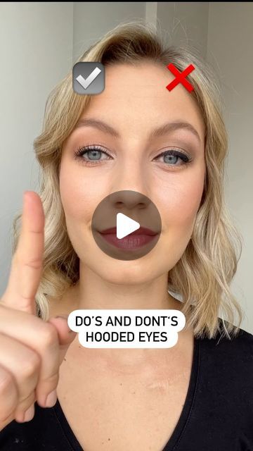 Michèle Clausen on Instagram: "HOODED EYES Do‘s ✔️and Dont’s❌   Here my 3 top tips for Hooded Eyes:   1. MATTE vs SHIMMER EYESHADOW:  I always recommend using Shimmer Eyeshadow only on the eyelid. If you apply Shimmer Eyeshadow on the brow bone & eye crease this will draw even more attention to the hooded part.  2. TIGHTLINE vs EYELINER: A thick eyeliner will visually take away space on the eyelid. With the tightline techinique you will still get the contrast but no space from the eye lid is needed.   3. CURL LASHES vs NO CURL:  If you curl your lashed before mascara this will give you an extra lift. Lashes are so important for an enhanced hooded eye look, so let‘s make them wow!  Products: @bobbibrown  •Bronzing Powder Golden Light •Matte Eyeshadow Shell •Smokey Eye Mascara •Long Wear Ge Hooded Eye Natural Makeup Looks, Hooded Eye Makeup Placement, How To Do A Smoky Eye For Hooded Eyes, Make Up For Partially Hooded Eyes, Hooded Eye Makeup Step By Step, Old Hooded Eye Makeup, Hooded Eye Everyday Makeup, Aging Eye Makeup, Hooded Eyes Eyeshadow Looks