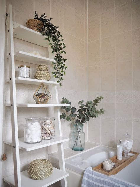 Easy Bathroom Makeover, Makeover Kamar Mandi, Ladder Shelves, Bathroom Stand, Small Bathroom Makeover, Simple Bathroom, Small Bathroom Decor, House Bathroom, Bathroom Shelves