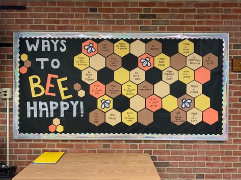 Honeycomb Bulletin Board, Bee Posters For Classroom, Bee Kind Bulletin Board, Sunflower Bulletin Board Ideas, Mading 3d, Bee Theme Bulletin Board, Bee Bulletin Boards, Class Leader, Hallway Bulletin Boards