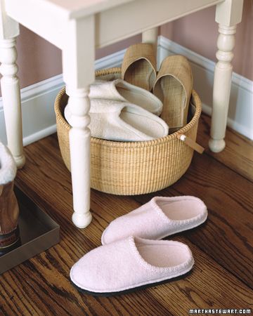 In the winter, place a basket full or terry-cloth slippers {or heavy socks} by the door for guests as a warm welcome for visitors. Entryway Guest Shoes, Leave Shoes, Fall Organization, Guest Slippers, Remove Shoes, Guest Room Essentials, Martha Stewart Home, Comfortable Slippers, Room Essentials