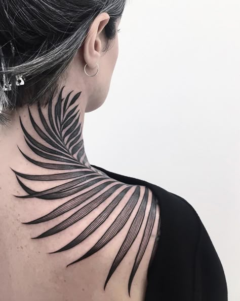 Neck Plant Tattoo, Back Of Neck And Shoulder Tattoo, Fern Neck Tattoo, Botanical Neck Tattoo, Plant Neck Tattoo, Leaves Neck Tattoo, Leaves Back Tattoo, Leaf Neck Tattoo, Neck And Shoulder Tattoos