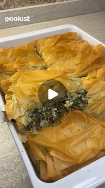 Cookist Wow on Instagram: "🔊 Did you hear the crunchiness? 😍
#Spanakopita is a delicious savory Greek pie made of perfectly crispy layers of phyllo dough and a comforting filling of #spinach and #feta cheese 🤤

You won’t be able to resist it! Recipe by @micheleghedo 💪

👉INGREDIENTS
Sheet pan 30X20
600g spinach
360g feta cheese
1 onion
2 spring onions
7g dill
7g parsley
2 eggs
300g phyllo pastry
Olive oil
salt
pepper

👉METHOD
1. Boil and drain the spinach. Before you begin mixing the filling, be sure spinach is very well drainded.
2. In a mixing bowl add the spinach and mix with eggs, onions and feta.
3. Unroll the phyllo sheets and brush with olive oil.
4. Add the filling and continue to layer the phyllo sheets brushing with olive oil.
5. Bake at 190°C for 40 minutes.

Have you ever Spinach Filling Recipes, Philo Pastry, Greek Pie, Summer Pies, Puff Pastry Recipes Savory, Phyllo Dough Recipes, Cream Cheese Spinach, Phyllo Recipes, Phyllo Pastry