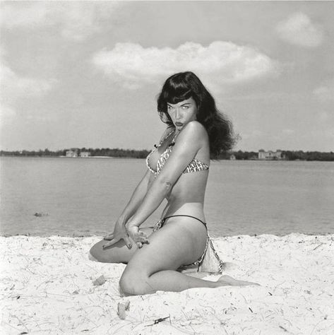 Bettie Page Photos, Betty Page, Celebrity Prints, Pigeon Pose, Bettie Page, Fitness Yoga, What Is Tumblr, Vintage Girls, Vintage Beauty