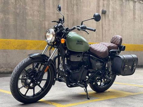 Royal Enfield Meteor Royal Enfield Meteor 350, Classic 350 Royal Enfield, Royal Enfield Meteor, Meteor 350, Foto Inspo, Moto Custom, Racer Motorcycle, Enfield Classic, Matte Green