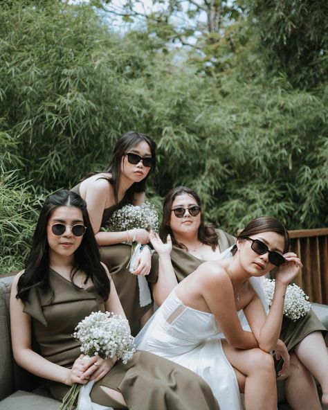 Wedding Dresses Maid Of Honor, Bride And Bridesmaids Photoshoot, Bridesmaid Shoot Photo Ideas, Bridesmaids Photoshoot Ideas, Wedding Friends Photo, Maid Of Honor Pictures With Bride, Bridesmaid Poses With Bride, Bridesmaid Photoshoot Ideas, Gowns For Bridesmaids