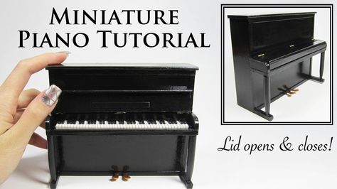 Miniature Piano, Miniature Desk, Dollhouse Tutorials, Vitrine Miniature, Dollhouse Miniature Tutorials, Upright Piano, Dollhouse Projects, Dollhouse Miniatures Diy, Miniature Projects