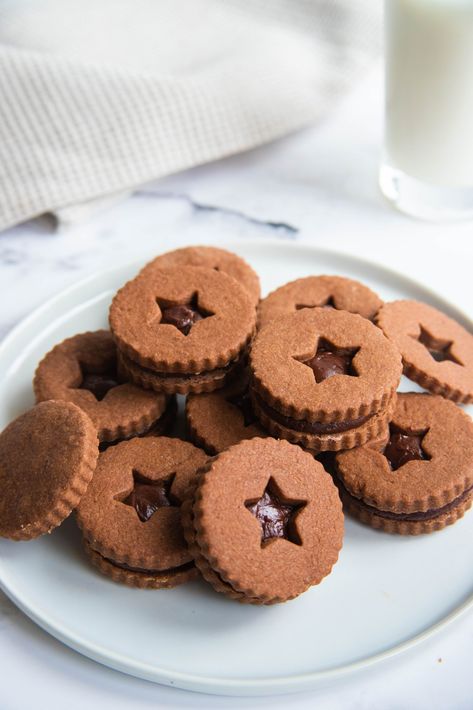 Chocolate shortbread that melts in your mouth and dark chocolate ganache combined into one rich buttery sandwich cookie. Pistachio Shortbread, Lemon Shortbread Cookies, Chocolate Shortbread, Chocolate Shortbread Cookies, Buttery Shortbread Cookies, Shortbread Cookie Recipe, Best Christmas Cookies, Chocolate Cinnamon, Creamy Chocolate