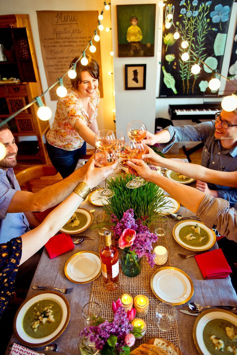 This week I've been sharing a spring dinner party for six I hosted in my small Brooklyn apartment Dinner Table Games, Vegetarian Dinner Party, Indoor Garden Party, Dinner Party Games, Home Party Games, Dinner Games, Spring Dinner, Birthday Dinner Party, Christmas Dinner Table