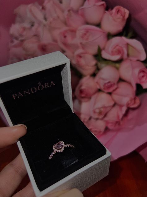 Flower Bouquet Snapchat Story, Promise Rings Pandora, Cadeau St Valentin, Cute Promise Rings, Prayer Vision Board, Vision Board Collage, Pink Engagement Ring, Gifts For Gf, Pandora Pink