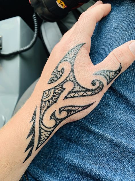 Polynesian Hand Tattoo For Men, Native American Armband Tattoo, Hawaiian Hand Tattoos For Women, Maori Tattoo Hand, Small Hawaiian Tattoo Men, Hawaiian Hand Tattoo, Maori Hand Tattoos For Women, Samoan Hand Tattoo, Hand Tamoko