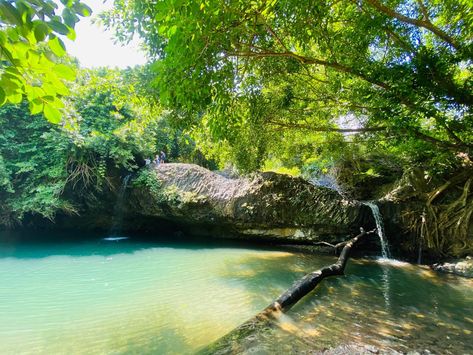 Barlang Waterfall is located in Samlout district, Battambang province, Cambodia and far about ~90km away from Lok Ta Dombong Khieu Nhung. Battambang Cambodia, Battambang, Tourist Sites, Tourist Places, Famous Places, Best Sites, Historical Place, Mountain View, Cambodia