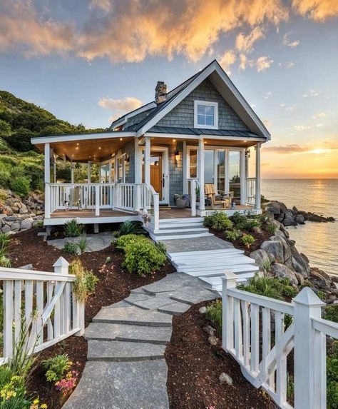 Charming Cottage Interior, Beach Cottage Aesthetic, Granny Suite, Tiny Home Ideas, Lakeside House, Small Lake Houses, Tiny Beach House, Small Beach Houses, Ranch Design