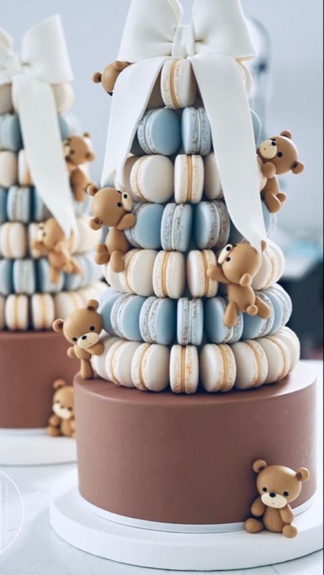 Baby Shower Macarons Boys, Macaron Tower Cake, Gender Reveal Macarons, Fancy Baby Shower Ideas, Baby Shower Macarons, Macaroon Tower, Idea Cake, Classy Baby Shower, Macaron Tower