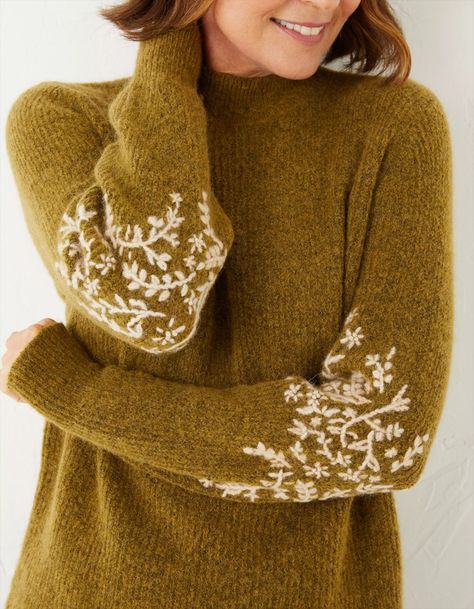 Embroidered Jumper, Embroidery Sweater, Embroidery On Clothes, Embroidered Sweater, Embroidery Inspiration, Embroidery And Stitching, Knitting Inspiration, Knitwear Women, Knitting Projects