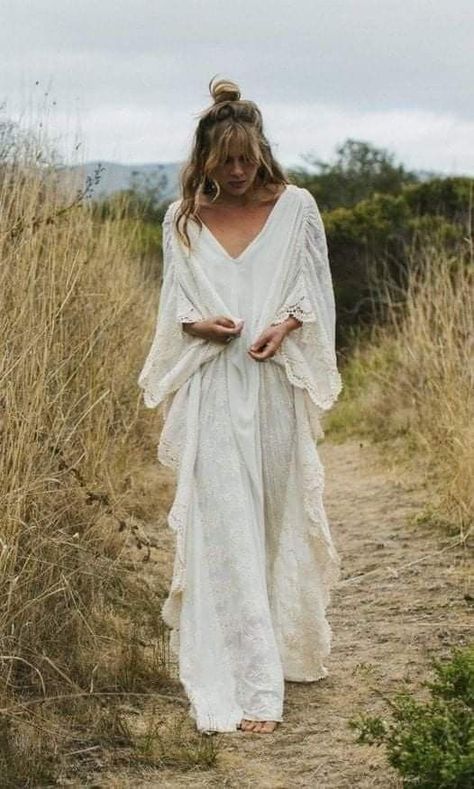 Bohemian Beach Wedding Dress, Looks Hippie, Wedding Dresses Hippie, Bridesmaid Dresses Boho, Hippie Wedding, Boho Beach Dress, Trendy Wedding Dresses, Rehearsal Dress, Bohemian Wedding Dress