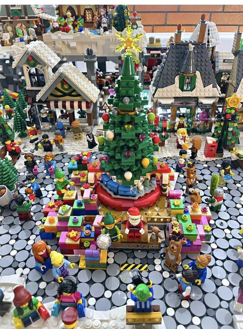 Lego Winter Ideas, Lego Holiday Village, Christmas Lego Village, Lego Street Ideas, Lego Winter Village Ideas, Lego Christmas Village Display Ideas, Lego Christmas Village Display, Lego Christmas Ideas, Christmas Lego Ideas