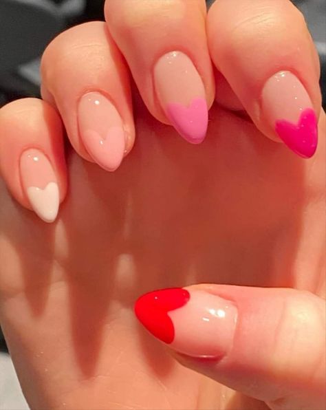 Simple Nail Art Valentines Day, Dip Manicure Valentines, Cute Valentines Nail Designs, Heart Shaped Nails Tips, Manicure Ideas Valentines Day, Round Nails Valentines Day, Pink Simple Valentine Nails, Almond Nail Valentines Day, Simple Short Valentines Day Nails