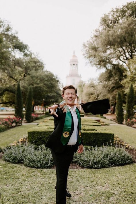 🎓: mattochall on IG 📸: chloearnhart.photo on IG College Senior Pictures Men, Graduation Photos Men, Baylor Graduation, College Senior Pictures, Dress Pant Suit, College Senior, Baylor University, Photos Inspo, Grad Photos