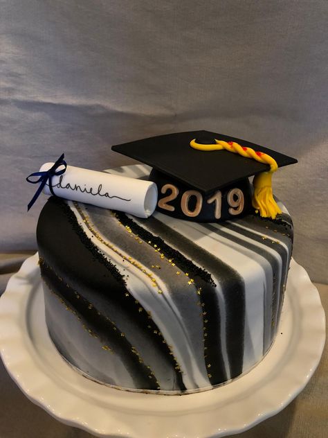 Black And Silver Graduation Cakes, Black And White Graduation Cake, Black And Gold Graduation Cake, Graduation Cakes For Boys, Prom Cake, Simple Graduation Cakes, Lawyer Cake, Architecture Cake, Mother Birthday Cake