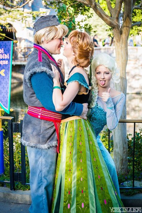 When you're the third wheel Third Wheel Costumes, Couple And Third Wheel, Clothes Cupboard, Disney Universe, Frozen Cosplay, Disney Live Action Movies, Frozen Sisters, Character Cosplay, Disneyland Pictures