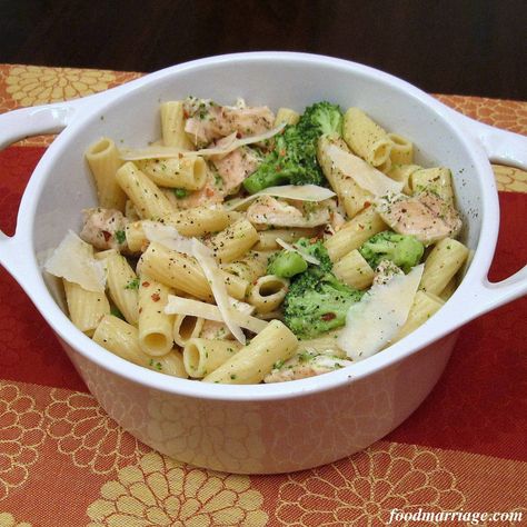 Chicken Broccoli Ziti, Olive Oil Sauce, Chicken Broccoli Pasta, Easter Ham, Broccoli Chicken, Ziti Recipes, Easter Food, Broccoli Pasta, Garlic Olive Oil