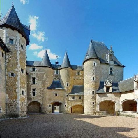 Golden Castle, Castle France, Architecture Antique, Small Castles, Chateau Medieval, Castle Mansion, French Castles, Chateau France, Loire Valley