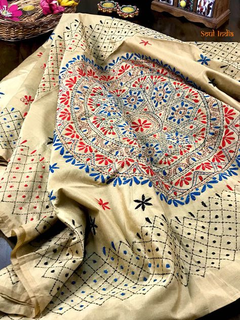 Kantha Embroidery Designs Motifs, Beige Colour Saree, Katha Stitch Saree, Nokshi Katha Design, Sarees Ideas, Katha Stitch, Nokshi Katha, Kantha Stitch Saree, Kantha Work Sarees