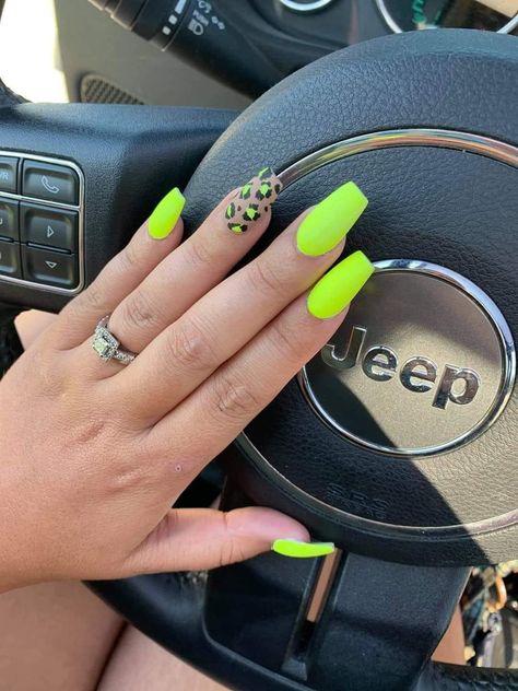 Montana Nails, Neon Lime Nails, Summer Nails 2023 Color Trends, Trendy Summer Nails 2023, Nails 2023 Color Trends, Summer Nails Art Designs, 2023 Color Trends, Lime Nails, Summer Nails Art