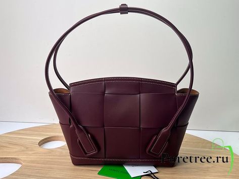 Bottega Veneta Small Arco Burgundy Leather Size 33 x 21 x 9 cm - puretree.ru Small Vanity, Vanity Case, Flap Bag, Creative Inspiration, The Professional, Crossbody Shoulder Bag, Bottega Veneta, White Leather, Backpack Bags