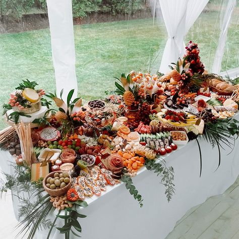 Charcuterie Engagement Party, Wedding Chacutery Board Ideas, Wedding Chacutery Boards, Cheap Wedding Dinner Ideas, Grazing Table Ideas Wedding Reception, Wedding Snack Table, Wedding Charcuterie Table, Wedding Charcuterie Board, Charcuterie Wedding