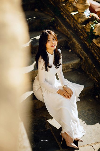 Ao dai | Beauty Collection | Beauty Collection | Flickr Vietnam Traditional Dress, Asian Photography, Vietnamese Clothing, Ao Dai Vietnam, Graduation Photography Poses, Graduation Picture Poses, Grad Photoshoot, Boho Dresses Long, Graduation Photoshoot