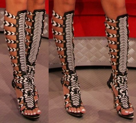 Would You Wear… Knee-High Gladiator Boots? High Gladiator Sandals, Gladiator Boots, Gladiator Shoes, Strappy Shoes, Trending Sandals, Crazy Shoes, Pretty Shoes, Shoe Style, Gladiator Sandals