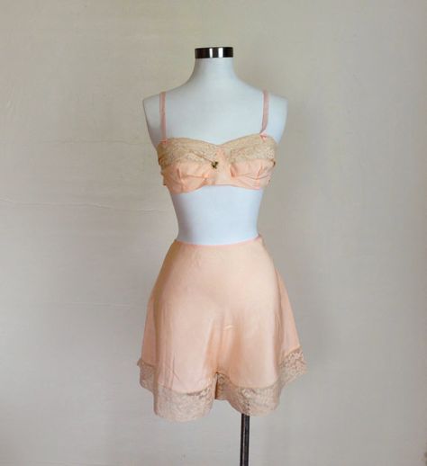 Vintage Bras, Lingerie Pink, 1920s Women, Tap Shorts, 1930s Style, 30s Fashion, Lingerie Inspiration, Pink Bralette, Small Clothes