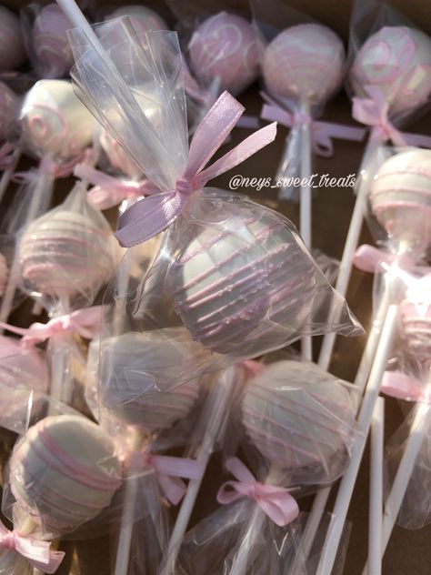 Coquette Treats, Aesthetic Cake Pops, Cute Cakepops, Cake Pops Aesthetic, Sweet 17, Pink Cake Pops, Cake Pop, Cake Pop Designs, Birthday Snacks