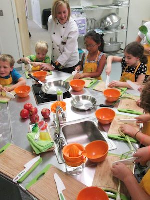 5 Ways To Start A Kids Cooking Club For Your Program - S&S Blog Cooking Camp For Kids, Cooking Club Ideas For Kids, Cooking Club Ideas, Kids Cafe Ideas, Kids Baking Class, Kids Cooking Club, Cottage School, Cooking With Children, Hangout Place