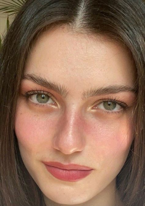 Birthday Makeup Ideas, Pale Girl Makeup, Pale Skin Makeup, Brown Hair Green Eyes, Pale Makeup, Fair Skin Makeup, Hazel Eye Makeup, Hair Green Eyes, Makeup For Hazel Eyes