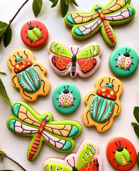 Bug Cookies, Garden Critters, Butterfly Cookies, Cute Christmas Cookies, Crazy Cookies, Dimensional Shapes, Iced Sugar Cookies, Spring Cookies, Summer Cookies