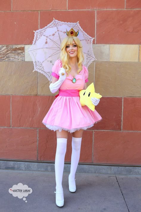 Kristen Lanae - Princess Peach Cosplay - Super Mario Bros.                                                                                                                                                                                 More Princesa Peach Cosplay, Princess Peach Costume Diy, Princess Peach Halloween Costume, Princess Peach Halloween, Nintendo Cosplay, Peach Mario Bros, Princess Peach Costume, Princess Peach Cosplay, Peach Cosplay