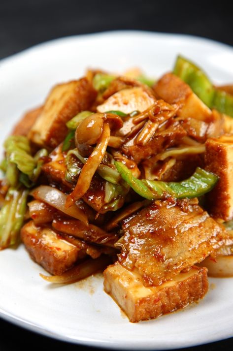 Pork and Tofu Stir Fry is a delicious and easy dinner to make. The sauce is sweet and tangy, stir-fried with veggies. Weeknight meal.