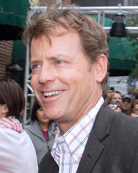 Greg Kinnear joins Lisa Kudrow in Amazon's 'Good People' comedy pilot Dominique Mcelligott, Jimmi Simpson, Frank Underwood, Greg Kinnear, Whitney Cummings, Lisa Kudrow, Lee Daniels, Neve Campbell, Mahershala Ali