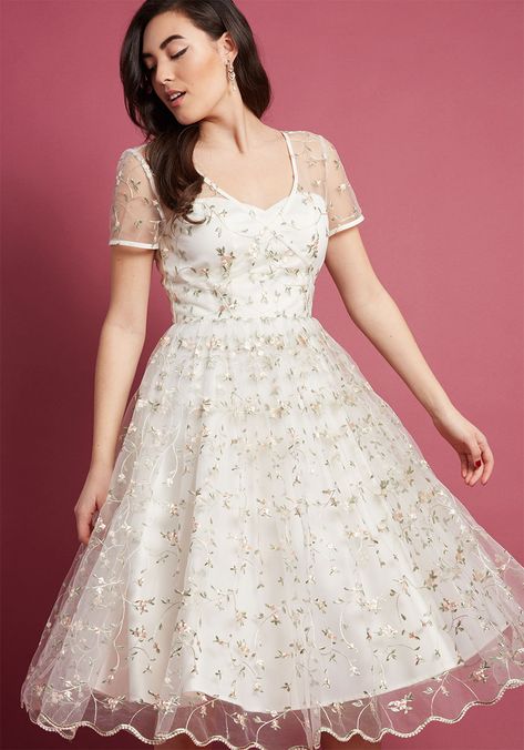 This reminds me of Grace Kelly's Dress in High Society! Modcloth Wedding Dress, Dresses 1950s Style, 1950s Cocktail Dress, 1950s Fashion Dresses, Dresses 1950s, Tea Length Wedding, Look Retro, Overlay Dress, Tea Length Wedding Dress