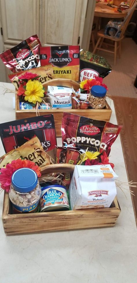 Thank You Gifts For Livestock Buyers, Buyer Gifts For Fair, Buyers Gift For Livestock Auction, 4 H Buyer Thank You Gifts Basket, Farm Basket Ideas, Buyers Baskets 4-h, Thank You Gifts For 4h Buyers, Fair Buyer Thank You Gifts, 4h Buyers Gift Ideas Goats