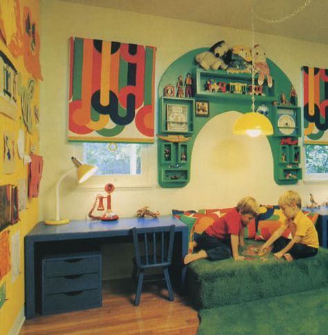 cozy playspace, niche storage, panton style print. check, check, check. Vintage Playroom, 60s Bedroom, 70s Bedroom, 70s Room, 60s Interior, 70s Interior Design, Retro Rooms, Vintage Kids Room, 70s Interior