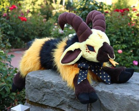 Azrael & Miki on Instagram: "What’s a better place for a beemon than a rose garden? Especially one that’s as expansive as the garden in the “City of Roses”! Truly a sight to behold. A few passerby’s had to double take when they saw him. I don’t think demon goat was on their list of sights to see! 🐝 😈 #ooakdoll #plushtoys #plushiesofinstagram #plushiecommunity #softsculpture #creatureart #creaturedesign #creepycuteart #adoptables #fantasycreature #fantasyart #softsculpture #stuffedanimals #st Demon Goat, Creepy Stuffed Animals, Patterns Art, Cute Goats, Kawaii Toys, Sewing Stuffed Animals, Cute Messages, Cute Stuffed Animals, Creepy Cute