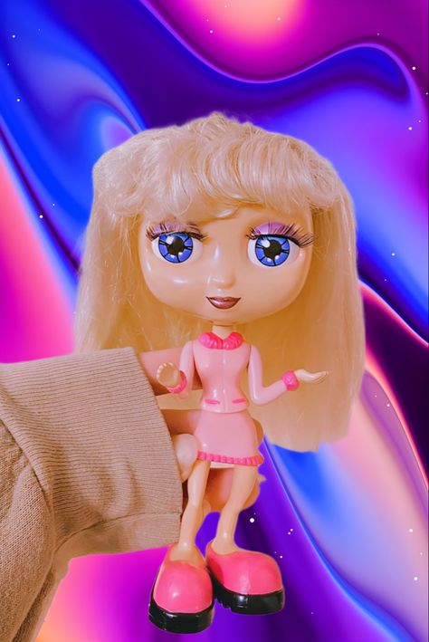 #y2k #nostalgia #nostalgic #divastarz #y2kaesthetic Diva Starz Dolls, Y2k Toys, Y2k Nostalgia, Miniatures Diy, Shop Story, Toy Photography, Dollhouse Miniatures Diy, Dreamworks Trolls, Glitter Girl