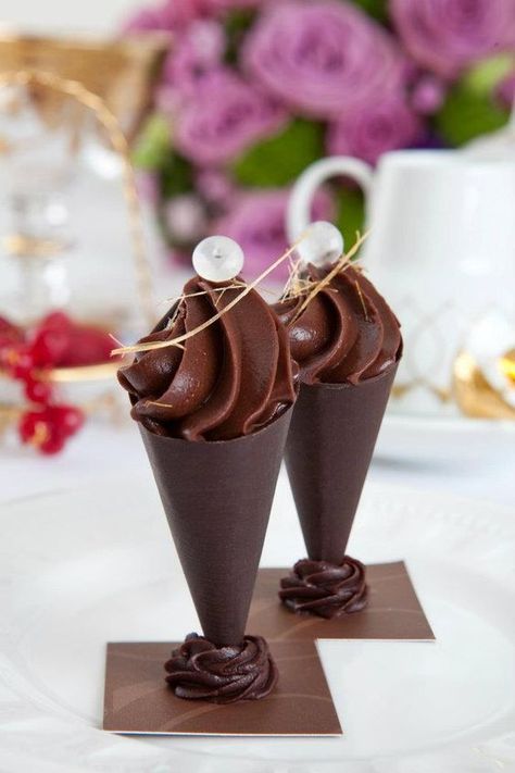 Chocolate Heaven, Chocolate Art, I Love Chocolate, Fancy Desserts, Chocolate Decorations, Plated Desserts, Love Chocolate, Chocolate Mousse, Mini Desserts