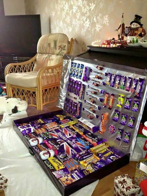 Epic selection box! I know some people who would love this and be a fun gift to make too :) Diy Christmas Box, Xmas Hampers, Fete Ideas, Hamper Ideas, Christmas Hamper, Xmas Presents, Christmas 2017, Tag Your Friends, Chocolate Gifts