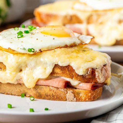 Croche Madame Sandwich, Crock Madame Sandwich, Croque Sandwich, Croque Madame Recipe, Croque Madame, Eggs Breakfast, French Recipes, Grilled Cheese Recipes, Delicious Sandwiches