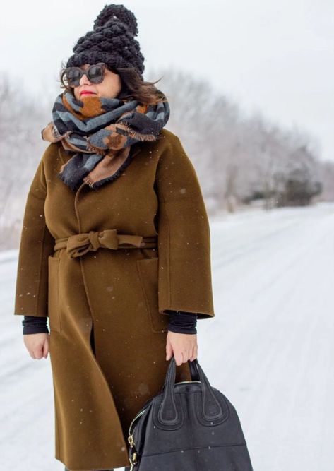 4 ways to tie a belted coat ⋆ chic everywhere // how to tie a belt on a coat  // how to tie a coat belt // winter style Tie A Coat Belt, How To Tie A Belt, Coat Belt, Classy Coat, Perfect Bow, Plus Size Winter, Style Inspiration Winter, Belted Trench Coat, Style Travel