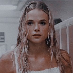 Gabriella Wilde Icon, Gabriella Wilde Aesthetic, Gabriela Wilde, Snowflake Aesthetic, Karolina Dean, Pottermore Wand, Halston Sage, Gabriella Wilde, League Of Heroes